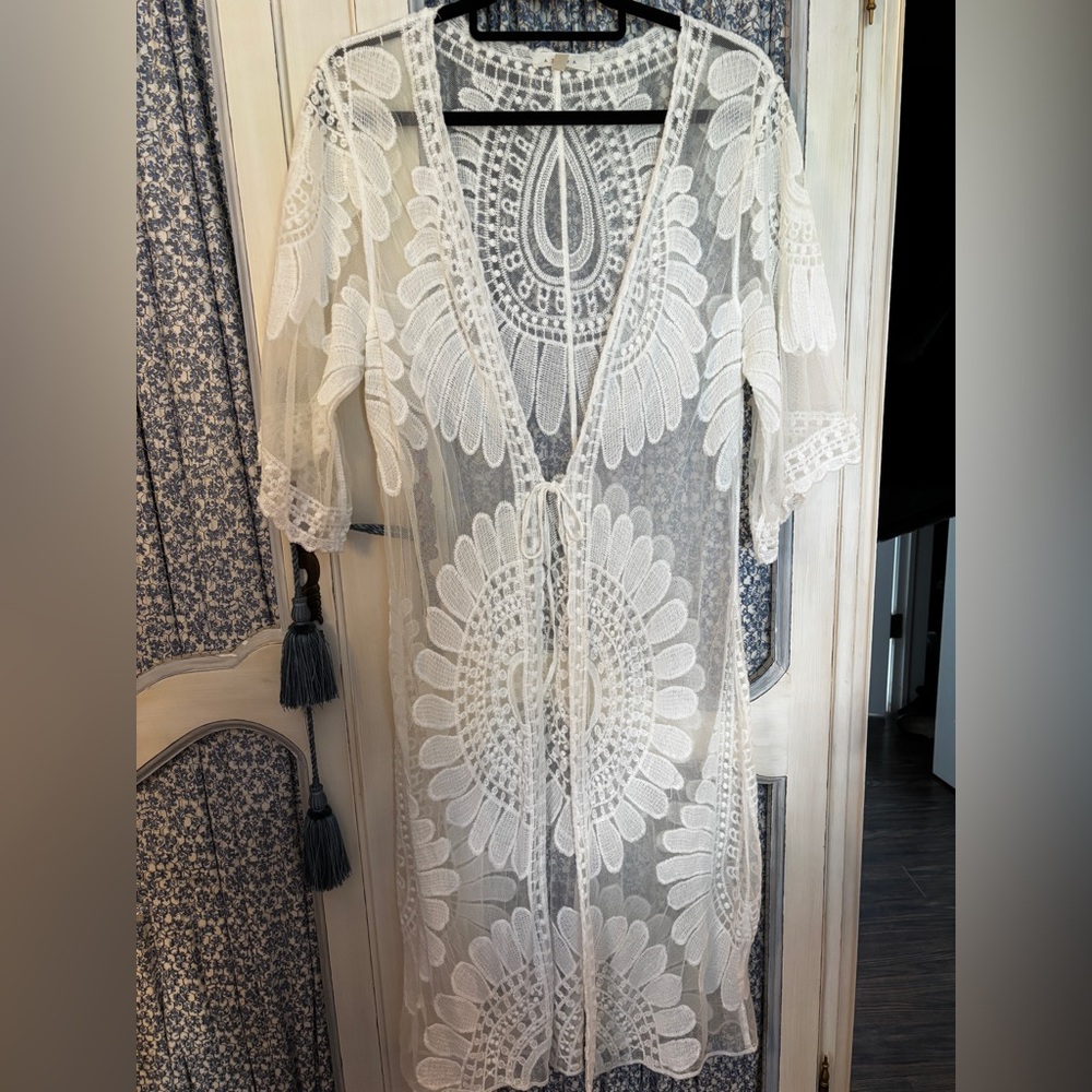 Adiva White Lace Kimono